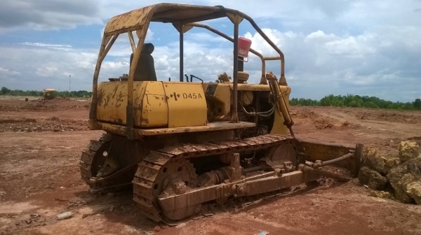 ขายแทรคเตอร์ KOMATSU D4 สภาพต้องซ่อมชุดเกียร์ อย่างอื่นไม่มีปัญหา ราคากันเองครับ ขายแทรคเตอร์ KOMATSU D4 สภาพต้องซ่อมชุดเกียร์ อย่างอื่นไม่มีปัญหา ราคากันเองครับ