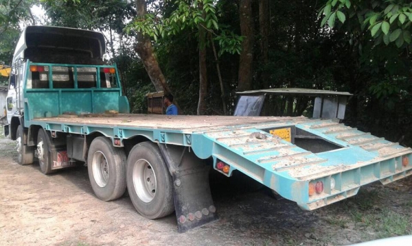 12 ล้อท้ายลาด 320 แรง หัว 3 ใบปัด รถสภาพดี สวย พร้อมใช้