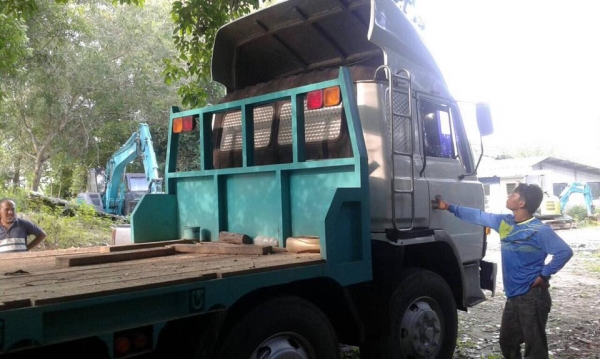 12 ล้อท้ายลาด 320 แรง หัว 3 ใบปัด รถสภาพดี สวย พร้อมใช้