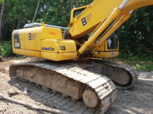 KOMATSU PC200-8