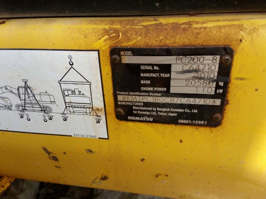 KOMATSU PC200-8