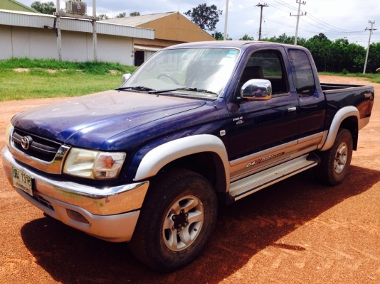 TOYOTA D4D 4WD ปี 2547(04) เครื่อง 3.0 แรง บางเดิม กระจกไฟฟ้า พวงมาลัยเพาเวอร์ เล่มทะบียนพร้อม โอน