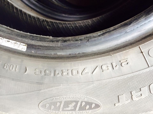 ขายยาง 215/70R15C ยางปี 14 ราคา 4500 บาท 4 เส้น