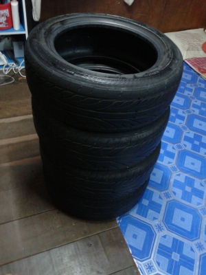 ยางรถเก๋ง 195/55/R15 ปี 12 หนึ่งชุด 4 เส้น สภาพดี ดอกยางเยอะ