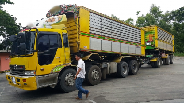 ขายรถพ่วง 24 ล้อ แม่-ลูก กระบะเนียมคอกเกษตรดั้ม อู่.ST HINO PROFIA เครื่อง.K13C-355 คอมมอน์ลเร็ว เกียร์ 7 เกียร์์ เดินหน้า  รถสวยราคาย้อม.1700000 ต่อรอง สนใจรีบจองด่วน