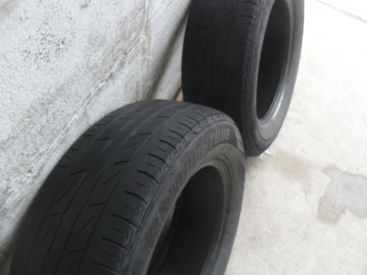 ยาง BRIDGESTONE 185/65R14ปี12 สวยๆ 1 คู่ ราคา 700 บาท ยาง BRIDGESTONE 185/65R14ปี12 สวยๆ 1 คู่ ราคา 700 บาท