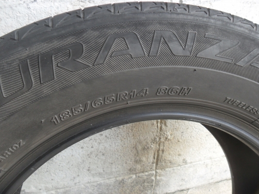 ยาง BRIDGESTONE 185/65R14ปี12 สวยๆ 1 คู่ ราคา 700 บาท ยาง BRIDGESTONE 185/65R14ปี12 สวยๆ 1 คู่ ราคา 700 บาท