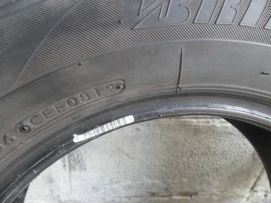 ยาง BRIDGESTONE 185/65R14ปี12 สวยๆ 1 คู่ ราคา 700 บาท ยาง BRIDGESTONE 185/65R14ปี12 สวยๆ 1 คู่ ราคา 700 บาท
