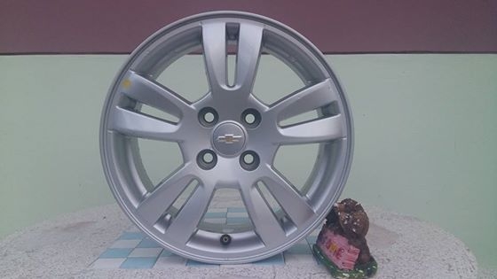 ขายล้อแม็ก chev sonic 15"  สนใจติดต่อเล็กคลองสามครับ 081-3747940