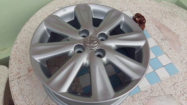 ขายล้อแม็ก toyota vios/yaris gt 15"&times;5.5" et45 4รู100 ล้อทำสีมาใหม่ครับ ไม่คด ไม่ดุ้ง ขายทั้งชุด 5,300 บาทครับ สนใจติดต่อเล็กคลองสามครับ 081-3747940