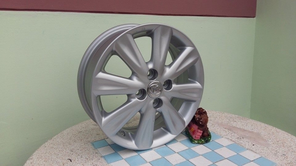 ขายล้อแม็ก toyota vios/yaris gt 15"&times;5.5" et45 4รู100 ล้อทำสีมาใหม่ครับ ไม่คด ไม่ดุ้ง ขายทั้งชุด 5,300 บาทครับ สนใจติดต่อเล็กคลองสามครับ 081-3747940