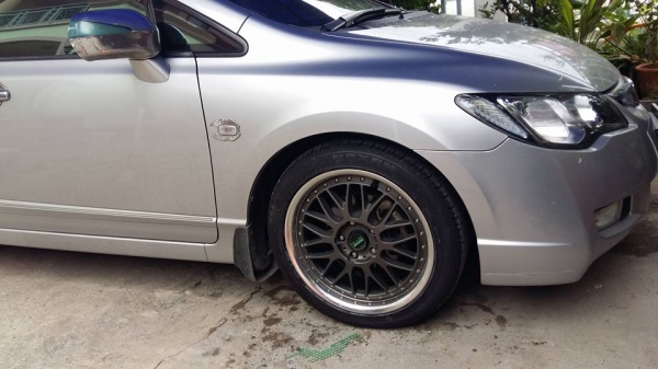 ขายล้อแม็กมือ2 lenso pda 17" พร้อมยางปี14 สนใจติดต่อเล็กคลองสามครับ 081-3747940