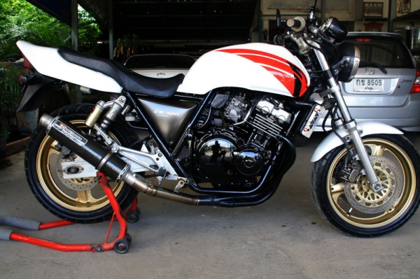 ขาย CB 400 ปี 93 เครื่องดี รถเก็บงานใหม่ สภาพสวย ท่อYoshimura สรรพสามิตแท้57000