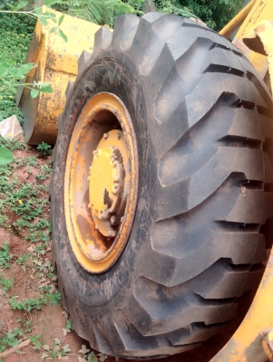CAT 922 รถตักล้อยาง สภาพดีพร้อมทำงานได้เลยครับ เครื่องยนต์เดิมๆปั๊มเดิมแรงดีครับ บอดี้ภายนอกเดิมๆตักได้ประมาณ 1 คิว แขนเดิมๆยังไม่ต่อแขน ระบบไฮดรอลิกส์ดีไม่มีเยิ้ม ช่วงล่างแน่น ยางสภาพดีประมาณ 60\% พร้อมใช้งาน เอกสารสัญญาซื้อขาย ราคาต่อรองได้ครับ