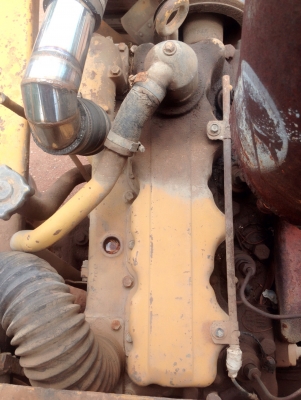 CAT 922 รถตักล้อยาง สภาพดีพร้อมทำงานได้เลยครับ เครื่องยนต์เดิมๆปั๊มเดิมแรงดีครับ บอดี้ภายนอกเดิมๆตักได้ประมาณ 1 คิว แขนเดิมๆยังไม่ต่อแขน ระบบไฮดรอลิกส์ดีไม่มีเยิ้ม ช่วงล่างแน่น ยางสภาพดีประมาณ 60\% พร้อมใช้งาน เอกสารสัญญาซื้อขาย ราคาต่อรองได้ครับ