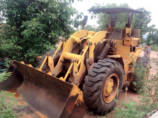 CAT 922 รถตักล้อยาง สภาพดีพร้อมทำงานได้เลยครับ เครื่องยนต์เดิมๆปั๊มเดิมแรงดีครับ บอดี้ภายนอกเดิมๆตักได้ประมาณ 1 คิว แขนเดิมๆยังไม่ต่อแขน ระบบไฮดรอลิกส์ดีไม่มีเยิ้ม ช่วงล่างแน่น ยางสภาพดีประมาณ 60\% พร้อมใช้งาน เอกสารสัญญาซื้อขาย ราคาต่อรองได้ครับ