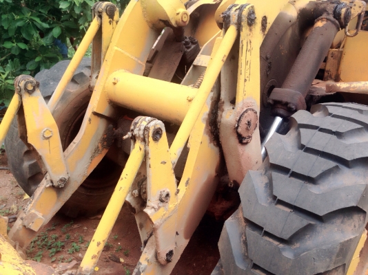CAT 922 รถตักล้อยาง สภาพดีพร้อมทำงานได้เลยครับ เครื่องยนต์เดิมๆปั๊มเดิมแรงดีครับ บอดี้ภายนอกเดิมๆตักได้ประมาณ 1 คิว แขนเดิมๆยังไม่ต่อแขน ระบบไฮดรอลิกส์ดีไม่มีเยิ้ม ช่วงล่างแน่น ยางสภาพดีประมาณ 60\% พร้อมใช้งาน เอกสารสัญญาซื้อขาย ราคาต่อรองได้ครับ