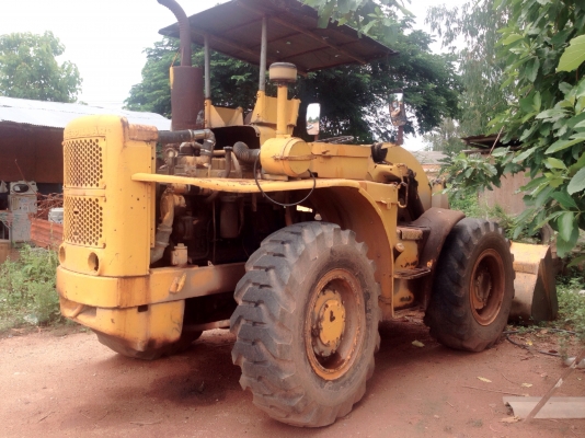 CAT 922 รถตักล้อยาง สภาพดีพร้อมทำงานได้เลยครับ เครื่องยนต์เดิมๆปั๊มเดิมแรงดีครับ บอดี้ภายนอกเดิมๆตักได้ประมาณ 1 คิว แขนเดิมๆยังไม่ต่อแขน ระบบไฮดรอลิกส์ดีไม่มีเยิ้ม ช่วงล่างแน่น ยางสภาพดีประมาณ 60\% พร้อมใช้งาน เอกสารสัญญาซื้อขาย ราคาต่อรองได้ครับ