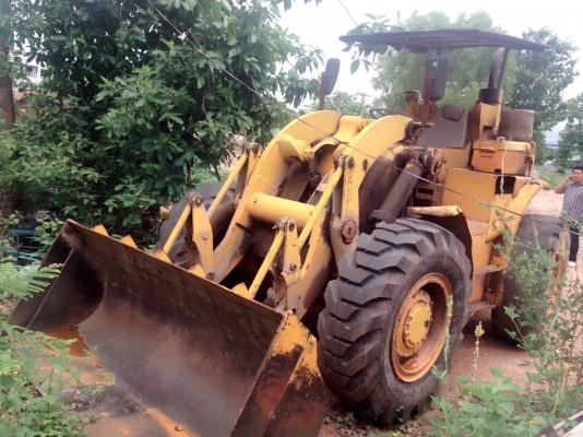CAT 922 รถตักล้อยาง สภาพดีพร้อมทำงานได้เลยครับ เครื่องยนต์เดิมๆปั๊มเดิมแรงดีครับ บอดี้ภายนอกเดิมๆตักได้ประมาณ 1 คิว แขนเดิมๆยังไม่ต่อแขน ระบบไฮดรอลิกส์ดีไม่มีเยิ้ม ช่วงล่างแน่น ยางสภาพดีประมาณ 60\% พร้อมใช้งาน เอกสารสัญญาซื้อขาย ราคาต่อรองได้ครับ