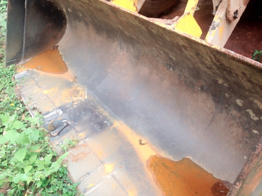 CAT 922 รถตักล้อยาง สภาพดีพร้อมทำงานได้เลยครับ เครื่องยนต์เดิมๆปั๊มเดิมแรงดีครับ บอดี้ภายนอกเดิมๆตักได้ประมาณ 1 คิว แขนเดิมๆยังไม่ต่อแขน ระบบไฮดรอลิกส์ดีไม่มีเยิ้ม ช่วงล่างแน่น ยางสภาพดีประมาณ 60\% พร้อมใช้งาน เอกสารสัญญาซื้อขาย ราคาต่อรองได้ครับ