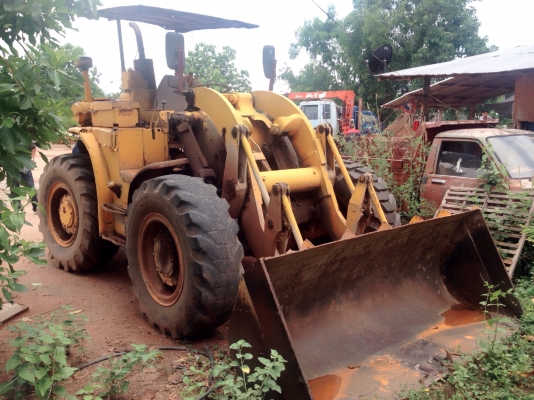 CAT 922 รถตักล้อยาง สภาพดีพร้อมทำงานได้เลยครับ เครื่องยนต์เดิมๆปั๊มเดิมแรงดีครับ บอดี้ภายนอกเดิมๆตักได้ประมาณ 1 คิว แขนเดิมๆยังไม่ต่อแขน ระบบไฮดรอลิกส์ดีไม่มีเยิ้ม ช่วงล่างแน่น ยางสภาพดีประมาณ 60\% พร้อมใช้งาน เอกสารสัญญาซื้อขาย ราคาต่อรองได้ครับ