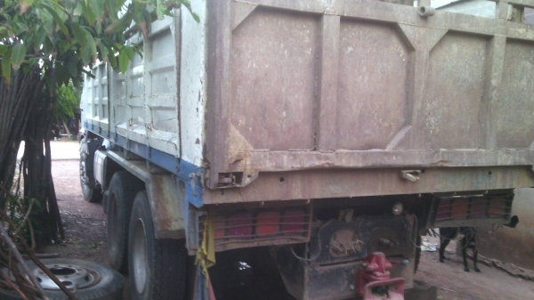 รถบรรทุก 2 เพลาดั้มพ์ แม่-ลูก ยี่ห้อ HINO รุ่น MAGA 260 ปี 46 รถซื้อป้ายแดงใช้มือเดียว สภาพสวย เครื่งเดิม เกียร์เดิม กระบะแม่-ลูกปีเดียวกัน สนใจติดต่อ 0835601591 หรือ 0903494058