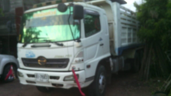 รถบรรทุก 2 เพลาดั้มพ์ แม่-ลูก ยี่ห้อ HINO รุ่น MAGA 260 ปี 46 รถซื้อป้ายแดงใช้มือเดียว สภาพสวย เครื่งเดิม เกียร์เดิม กระบะแม่-ลูกปีเดียวกัน สนใจติดต่อ 0835601591 หรือ 0903494058