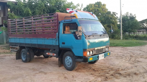 6ล้อMITSUBISHI CANTER เครื่องดี สภาพดี แชชซีสวย เอกสารพร้อมโอน 0857698049 0887115178