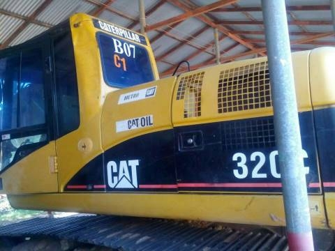 ขายรถแบคโฮ CAT 320 C 13,000ชม.รถสวยพร้อมใช้เอกสารพร้อมราคา 1,350,000