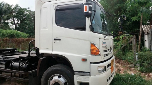 ขายดาวน์ 10 ล้อหัว ลาก 2 เพลา 344 แรง รถ 9 เดือน ไมล์แค่ 16000 กม.