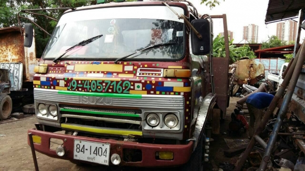 6ล้อISUZU JCM ยาว 5.5 ม. (เครื่อง185แรง 6BF)เครน 3ตัน สามปอก สองชัก พวงมาลัยพาว์เวอร์ ช่วงล่างใหญ่ ขาย 360,000 (ศุภากร 081-4252943)