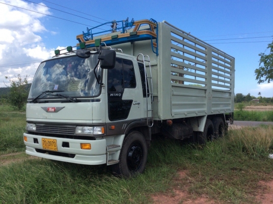10 ล้อHINO 3H 195 แท้ กระจกไฟฟ้า เครื่องดี ครัทซีสวย ยางดี รถพร้อมใช้งาน ขาย 820,000 บาท ศุภากร 081-4252943