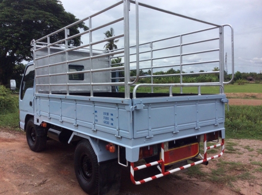 ISUZU4ล้อ รถห้างแท้ปี40 เครื่องดี ครัทซีสวย แอร์พร้อม ขาย 330,000 บาท (ศุภากร 081-4252943)