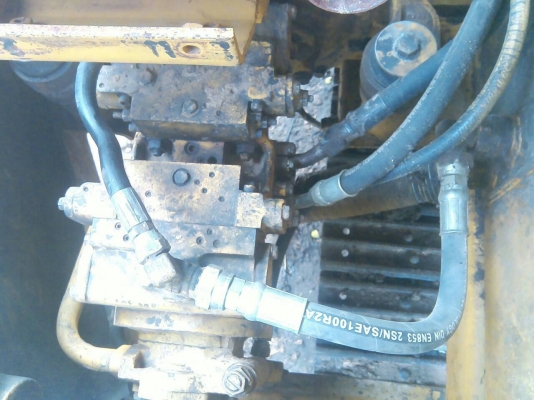 ขายแม็คโคร KOMATSU PC,60~5 สภาพพร้อมใช้งาน เครื่องปั้มดีเยี่ยมเอวแน่น เดินเบาฉีกเลี้ยวได้สบายครับ เอกสารใบแจ้งจำหน่าย