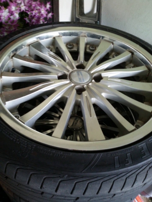 ล้อขอบ 17 4 รู 100 พร้อมยาง 205 45 17 ชุดล่ะ 6,500