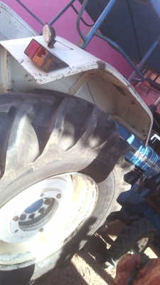 ขายรถไถฟอร์ด6600เสื้อลายใหญ่รถสวยพร้อมใช้ลุยงานหนักๆได้เลยครับเอกสารพร้อมโอนราคา370000