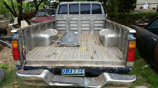 นิสสัน Big M กระบะเลส เครื่องtd27 ขับได้ ทะเบียนถึงปี 59 ขาย  49,000