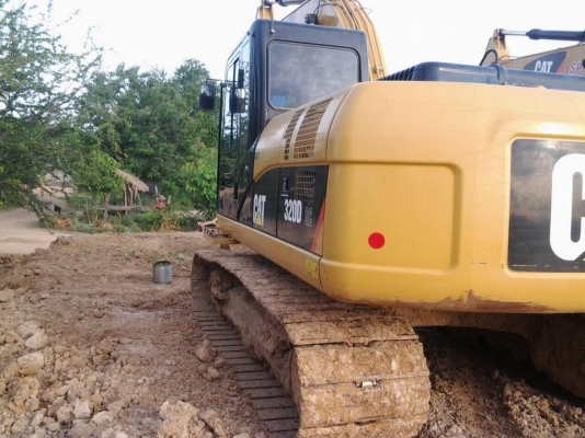ขายหรือแลกรถสิบล้อ รถแบ็คโฮ CAT 320D GC รถชั่วโมงทำงาน 6650 รถออกห้างมาเอกสารครบพร้อมสวย