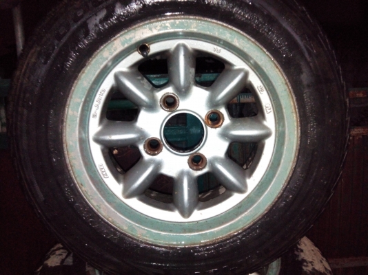 ล้อกล้วย เอ็นไก ขอบ13หน้า5.5หลัง6นิ้ว4รู114.3มี2ชุดๆ3500พร้อมยาง