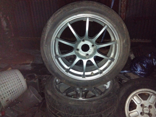 ล้อแม็กขอบ17 4รู114.3 มี4วงพร้อมยางพอใช้ได้แม็กต้องทำสี3500