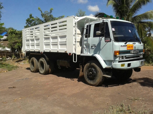 ขาย 10 ล้อดั้ม ROCKY 240 คัสซีสวยตลอดเส้น เครื่อง 6SD1 240 แรงม้า เกียร์ Easton แอร์เย็น มีระบบลากพ่วง ทะเบียนพร้อมโอนครับ