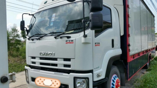 หกล้อใหญ่ อีซูชุ FTR 240 แรงปี54 สภาพเยียมสวยจัดเดิมทั้งคัน  เล่มทะเบียนพร้อมโอน ( ขายดาวน์ 650,000 ) งวดละ 23,000&times;46งวด ครับ