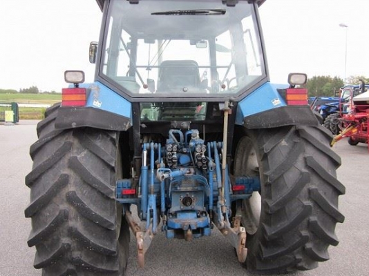 ฟอร์ด 7840 T5 SLE ฟาร์มแทรกเตอร์ (ใช้)