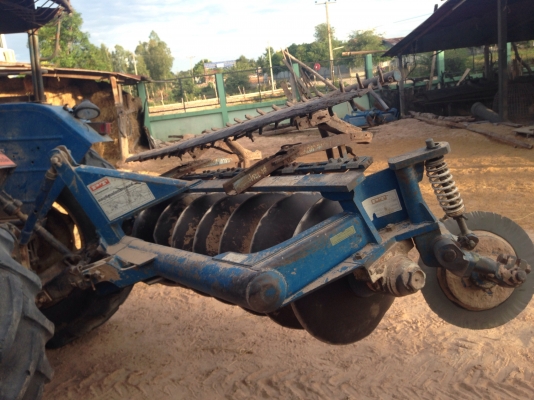 ขายรถไถ 2 เพลา เสื้อลายFord 6610 มีภาพวีดีโอ  ราคา 435,000 บาท  สภาพสวยพร้อมใช้ ผานดันหน้า โรตารี่ และผาน 7 ราคา 435,000 บาท  เล่มทะเบียนพร้อมโอน ต่อรองได้ครับ โทร 081-9972972 089-8451778