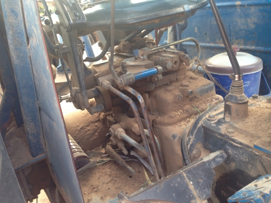 ขายรถไถ 2 เพลา เสื้อลายFord 6610 มีภาพวีดีโอ  ราคา 435,000 บาท  สภาพสวยพร้อมใช้ ผานดันหน้า โรตารี่ และผาน 7 ราคา 435,000 บาท  เล่มทะเบียนพร้อมโอน ต่อรองได้ครับ โทร 081-9972972 089-8451778