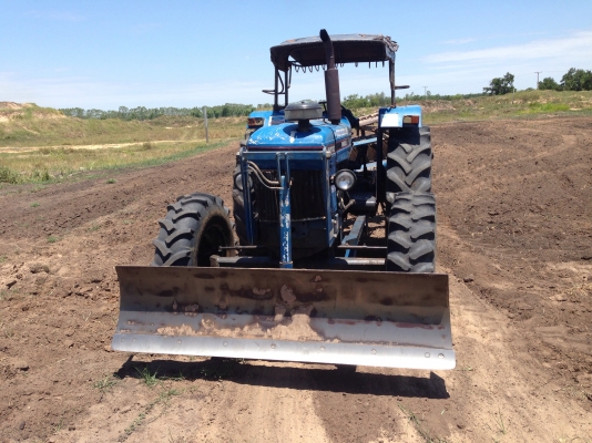 ขายรถไถ 2 เพลา เสื้อลายFord 6610 มีภาพวีดีโอ  ราคา 435,000 บาท  สภาพสวยพร้อมใช้ ผานดันหน้า โรตารี่ และผาน 7 ราคา 435,000 บาท  เล่มทะเบียนพร้อมโอน ต่อรองได้ครับ โทร 081-9972972 089-8451778