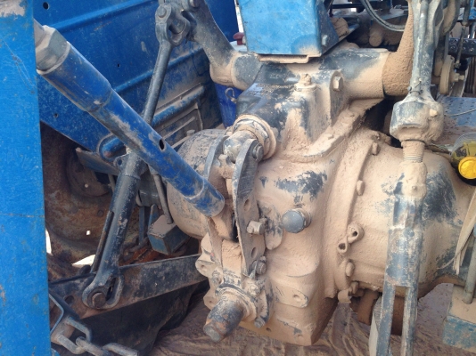 ขายรถไถ 2 เพลา เสื้อลายFord 6610 มีภาพวีดีโอ  ราคา 435,000 บาท  สภาพสวยพร้อมใช้ ผานดันหน้า โรตารี่ และผาน 7 ราคา 435,000 บาท  เล่มทะเบียนพร้อมโอน ต่อรองได้ครับ โทร 081-9972972 089-8451778