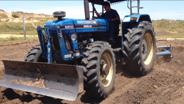 ขายรถไถ 2 เพลา เสื้อลายFord 6610 มีภาพวีดีโอ  ราคา 435,000 บาท  สภาพสวยพร้อมใช้ ผานดันหน้า โรตารี่ และผาน 7 ราคา 435,000 บาท  เล่มทะเบียนพร้อมโอน ต่อรองได้ครับ โทร 081-9972972 089-8451778