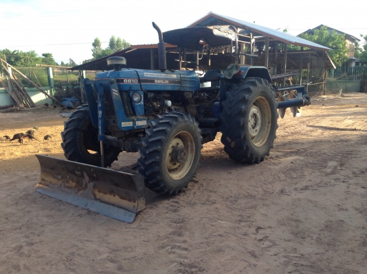 ขายรถไถ 2 เพลา เสื้อลายFord 6610 มีภาพวีดีโอ  ราคา 435,000 บาท  สภาพสวยพร้อมใช้ ผานดันหน้า โรตารี่ และผาน 7 ราคา 435,000 บาท  เล่มทะเบียนพร้อมโอน ต่อรองได้ครับ โทร 081-9972972 089-8451778