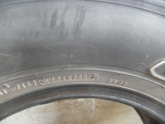 ยาง DUNLOP 31x10.50R15ปี11 สวยๆ 1 คู่ ราคา 1800 บาท